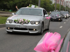 Охамевший от счастья свадебный кортеж устроил стрельбу из автоматов в Ростове 