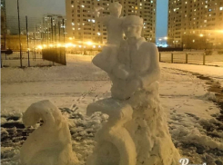 «Снежный скульптор» из Ростова поздравил горожан с 23 февраля