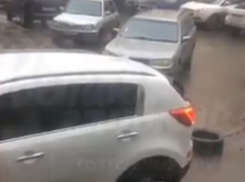 Шустрая мадам за рулем иномарки раскурочила полдвора в Ростовской области 