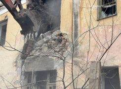 Аварийный дом на Ларина в Ростове начали сносить 