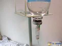 В Волгодонске бабушка выпавшей из окна 3-летней девочки отравилась лекарствами