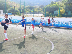 Пострадавшие во время падения трибуны в Ростове дети отправились на Черное море 