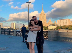 Мужа модели Костенко раскритиковали за шутку над азиатом и коронавирусом