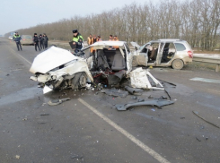 В Ростовской области в тройной аварии погибли три человека