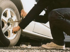 Молодой полицейский попался на краже колес с дорогого автомобиля в Ростове