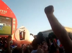 Победа российской сборной довела ростовчан до восторга, слез и милых обнимашек