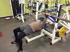 Мировой рекорд в жиме штанги случайно установил мужчина в Ростове
