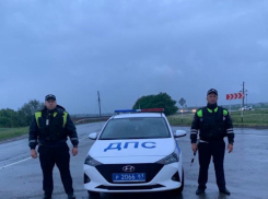 Полицейские из Ростовской области пришли на помощь жителю Южно-Сахалинска, застрявшему на обочине трассы