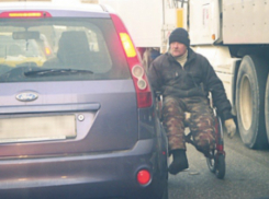 Попрошаек на инвалидных колясках на дорогах Ростова наказали