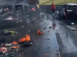 Жуткое видео аварии на трассе М4 «Дон» с участием 30 машин поразило ростовчан