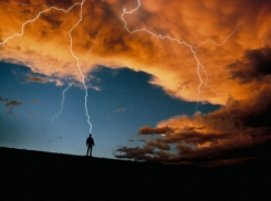 25-летнюю беременную девушку убила молния в Ростовской области