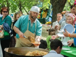 В Ростове-на-Дону отпраздновали Сабантуй с громкими песнями и нешуточными битвами за барана