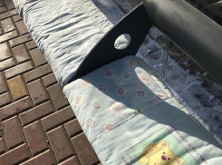 «Бомжи запустят туда теплых клопов»: ростовчане обсуждают появление «утепленной» остановки в центре города