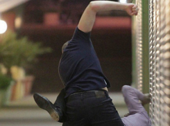 Молодой мужчина избил до полусмерти любовника матери во время празднования Первомая в Ростове