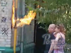 Пылающий газовый факел на фасаде жилого дома в Ростове попал на видео