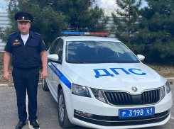 В Ростовской области сотрудник полиции помог водителю, у которого сломался автомобиль