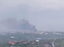 В Ростове-на-Дону на Вавилова загорелся склад с пряжей