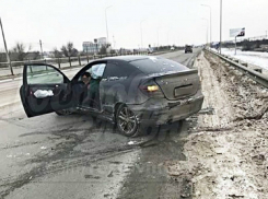Пьяный автослесарь разбил угнанную у клиента иномарку об отбойник на трассе под Ростовом