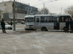 Женщина получила «острое» повреждение в ДТП с двумя маршрутками у Дворца культуры в Ростове