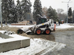 Власти Ростова убирают  город от снега при помощи нового реагента