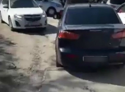 «Злодейский» выезд на встречку автохама у кладбища Ростова «поймали» на видео