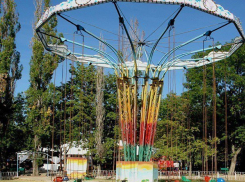 Школьник упал с карусели «Вихрь» в парке имени Островского в Ростове 