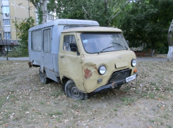 Брошенный автомобиль УАЗ на Добровольского «ищет» хозяина