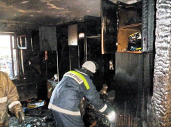 Женщина погибла и трое человек пострадали при пожаре в пятиэтажке Ростовской области