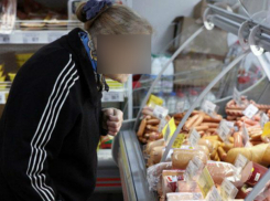 Добрым пакетом с продуктами довела до слез бабушку сердобольная ростовчанка