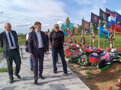 Региональные власти обратили внимание на состояние Аллеи Почётных захоронений в Цимлянске