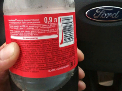 «Похудевшая» внезапно на десятую долю бутылка «Coca-Cola» расстроила ростовчанина на видео