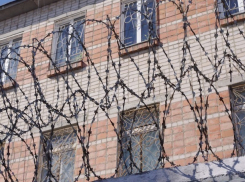 Сбежавший из армии солдат напал с ножом и железной трубой на сотрудников ГУФСИН в Ростовской области