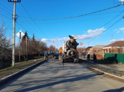 Трое маленьких детей и двое взрослых попали в больницу после ДТП с КАМАЗом под Ростовом