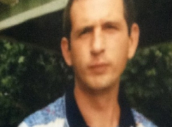 Мужчину с кельтскими татуировками и шрамами разыскивают в Ростовской области 