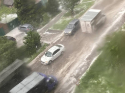 Штормовое предупреждение из-за ливней с градом объявили в Ростовской области