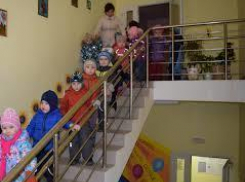 В Ростовской области из-за долгов одного из сотрудников были эвакуированы дети 