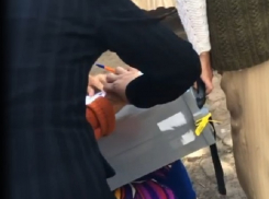 В Цимлянском районе члены УИК пытались запретить представителю «Справедливой России» сопровождать переносную урну 