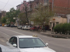 Пьяный таксист протаранил машину в центре Ростова 