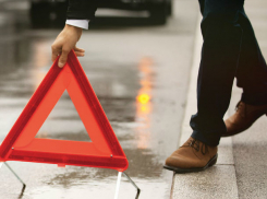 Девушка из Ростовской области получила телесные повреждения в ДТП с юношами в Калмыкии