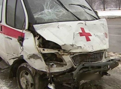 Устрашающих масштабов массовая авария с автомобилями МЧС, ГИБДД и скорой помощи произошла в Ростовской области