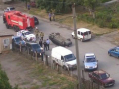 Мужчина на иномарке перевернулся, объезжая внезапно возникший «мираж» на дороге под Ростовом