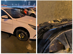 Жители Ростова пробивают колеса в ямах после ушедшего асфальта вместе со снегом