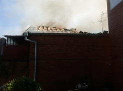 В Ростове при обрушении частного дома погиб пожарный