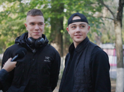 Ростовчане поздравили своих первых педагогов с Днем учителя