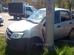 Момент столкновения многотонной фуры и легкового автомобиля в Новочеркасске попал на видео