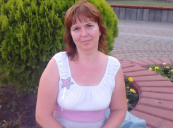 Влюбленную в школу учительницу начальных классов поздравила с профессиональным праздником ее семья