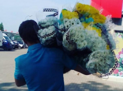 «Покоритель женских сердец» с букетами цветов оказался ростовским барыгой 