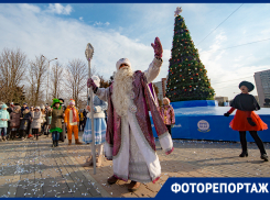 В Ростове открылись почти все районные новогодние елки