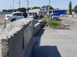 МЧС потребовало убрать бетонные блоки с закрытого рынка «Атлант» в Аксайском районе