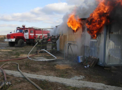 Рабочий сгорел в строительном вагончике в Ростовской области